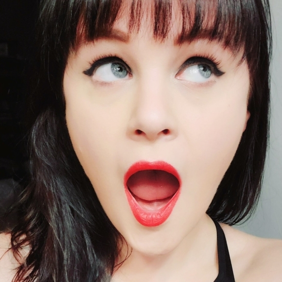 Meet your Posher, Kay - Picture 3 of 5